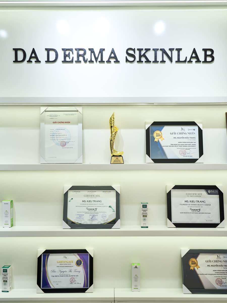 Khu trưng bày chứng nhận tại DA Derma Skinlab