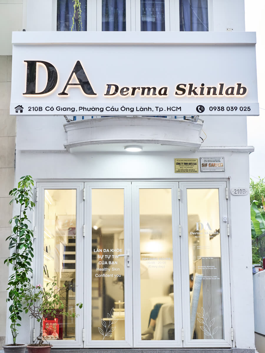 Mặt tiền DA Derma Skinlab, 210B Cô Giang